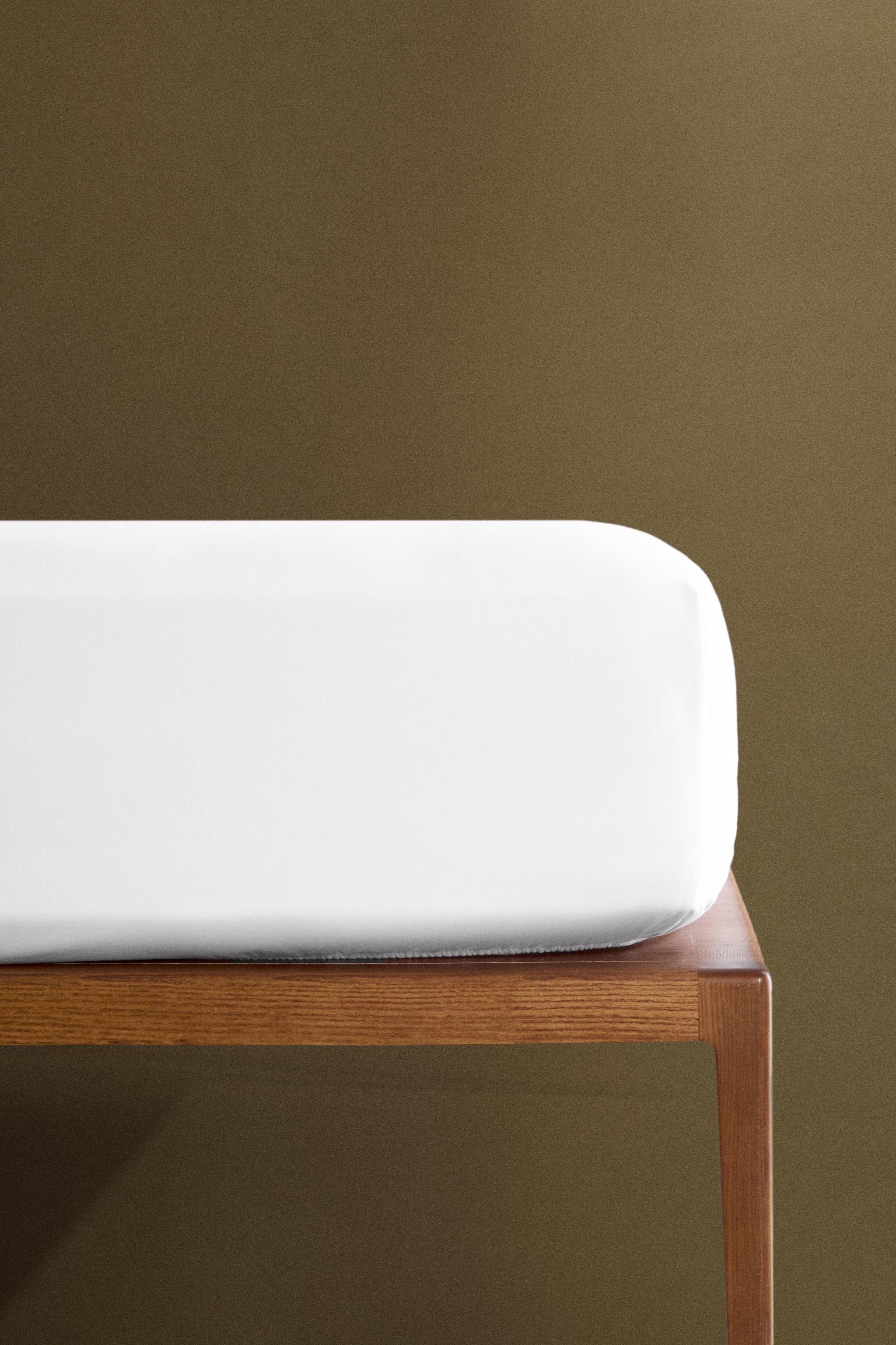 THICK SATEEN FITTED SHEET (300 THREAD COUNT